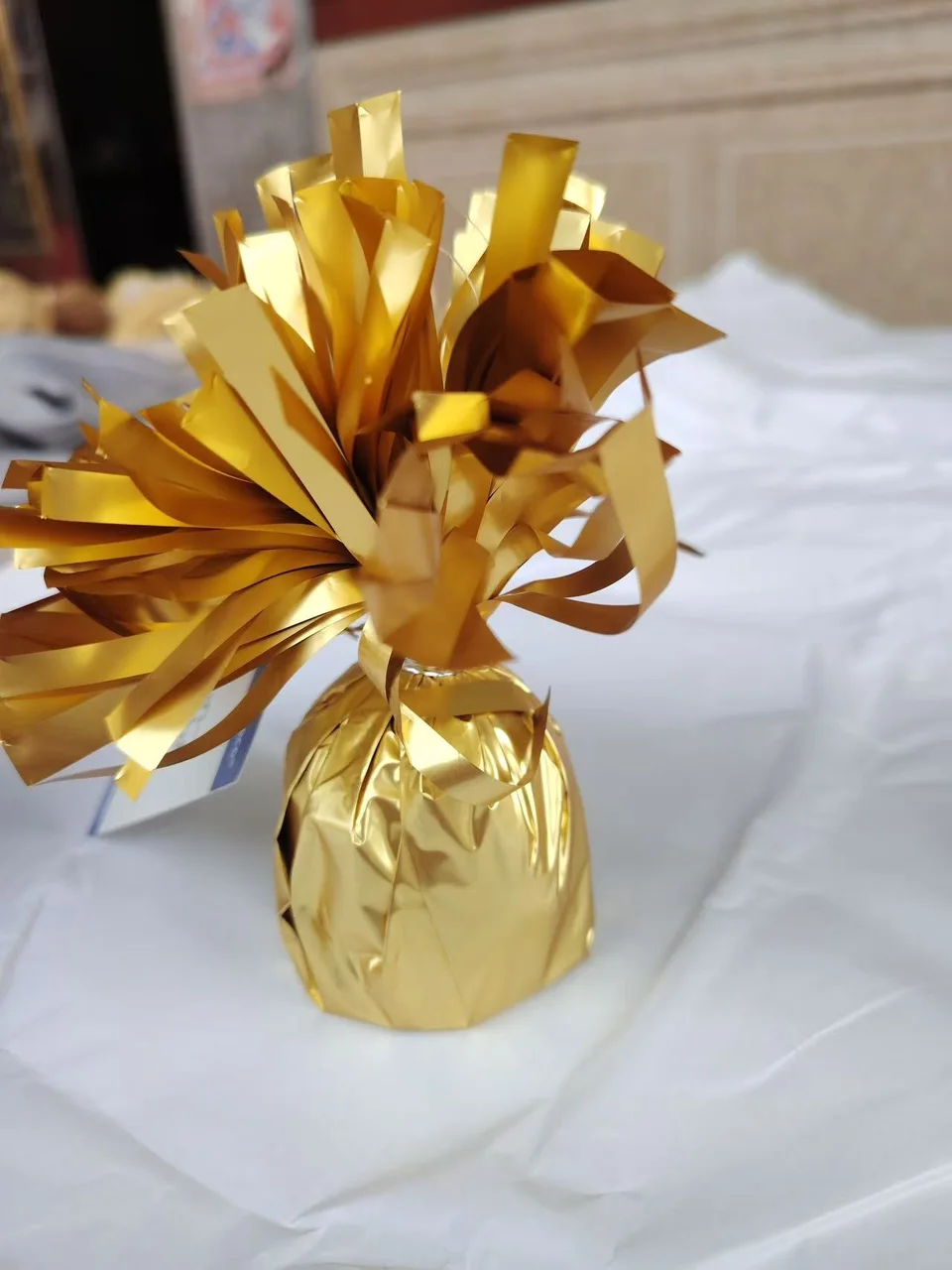Gold 170g helium balloon weight with PET foil tassels and attachment loop